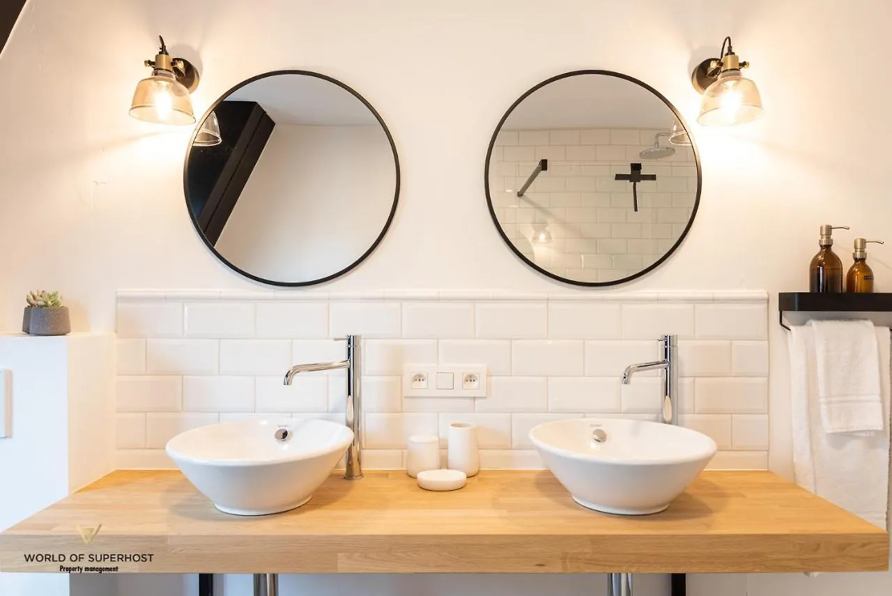 Beautiful Spacious Apartment In A Newly Renovated Old Townhouse Oostende