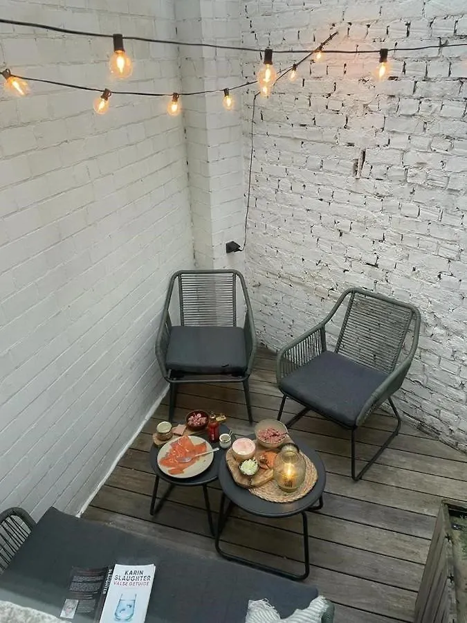 Beautiful Spacious Apartment In A Newly Renovated Old Townhouse Oostende
